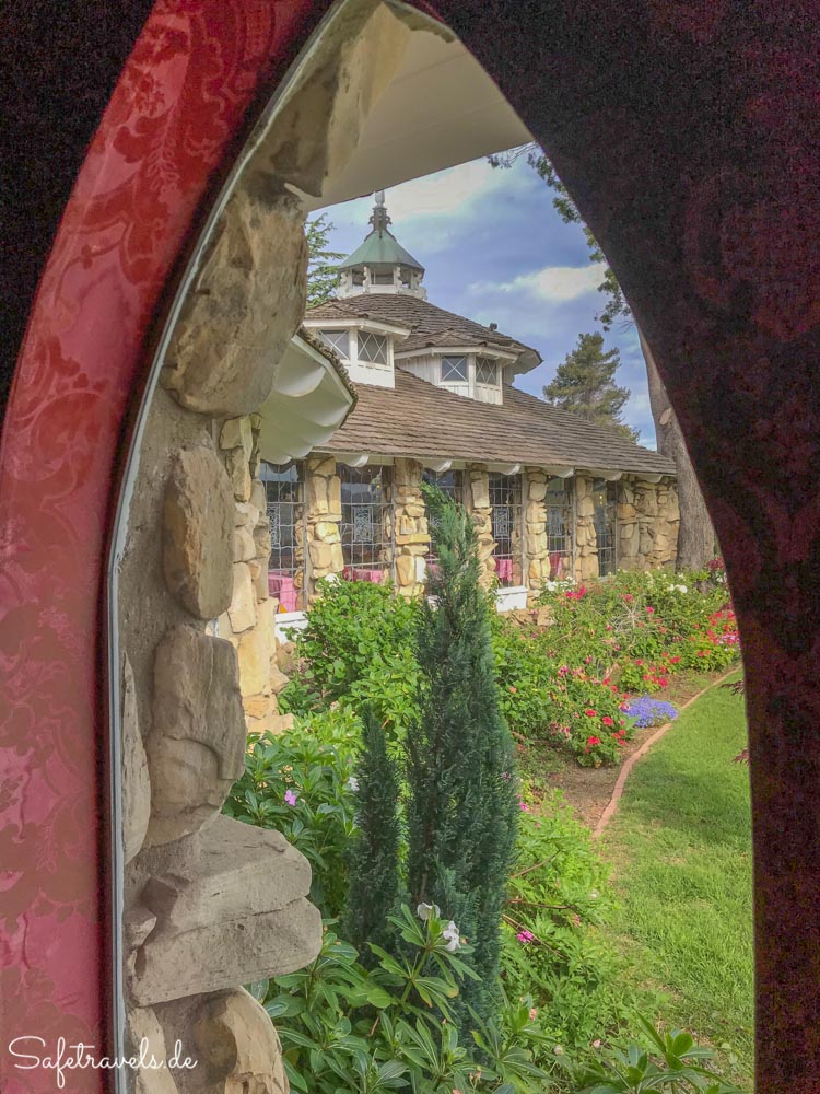 Madonna Inn - gotische Fenster