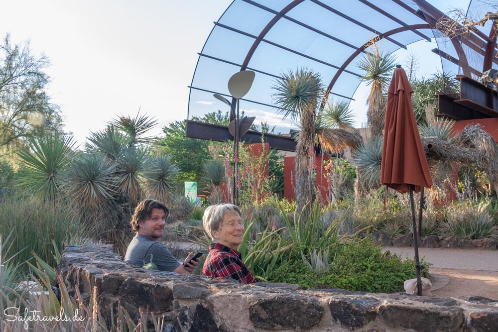 Desert Botanical Garden - Pause an der Stardust Foundation Plaza