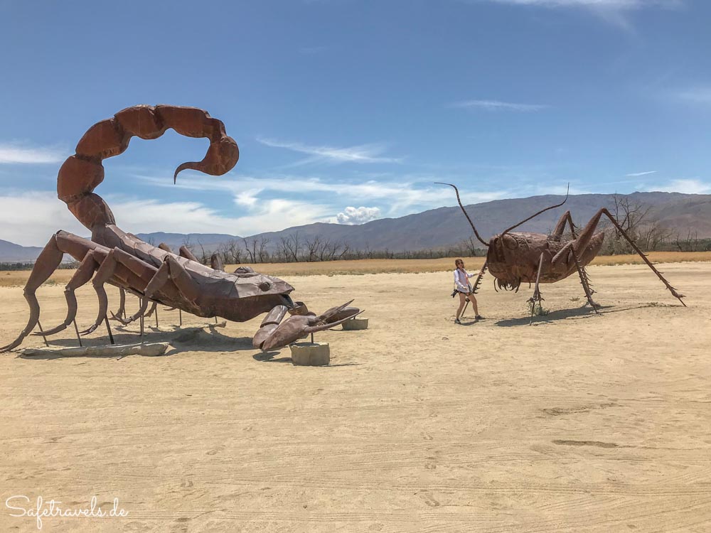 Giganto-Skorpion und Mega-Grille - Galleta Meadows Metallskulpturen