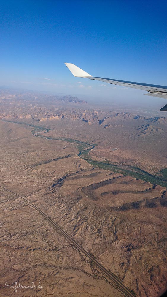 Anreise nach Phoenix - Anflug über die Superstition Mountains