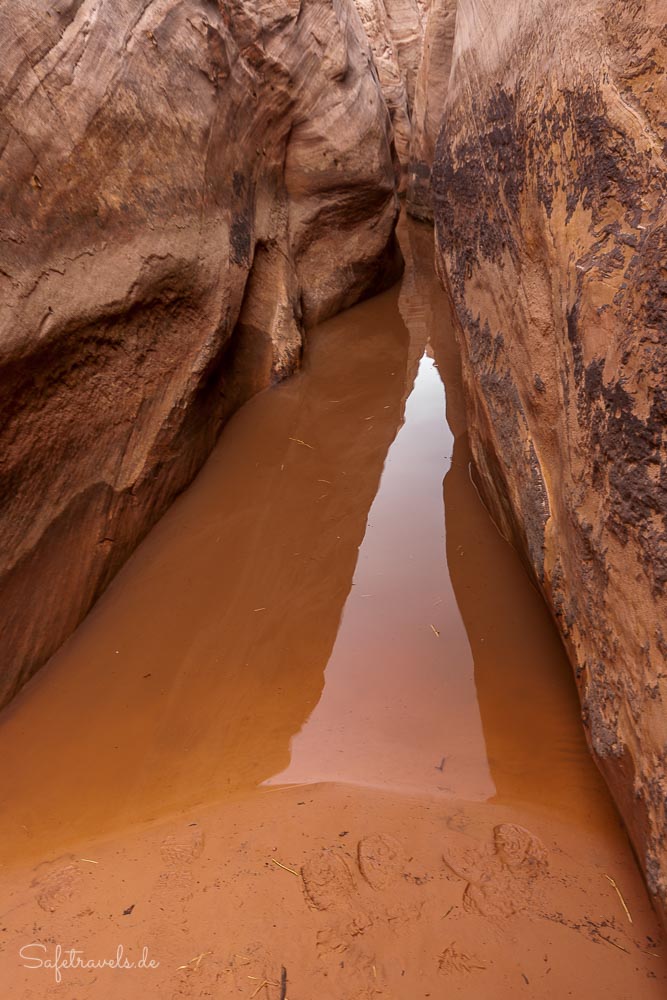 Knietiefes Wasser am Eingang zum Zebra Slot