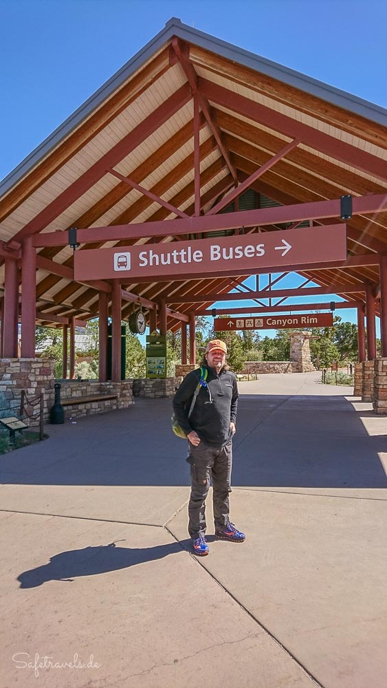 Grand Canyon South Rim - Shuttlebus am Visitor Center