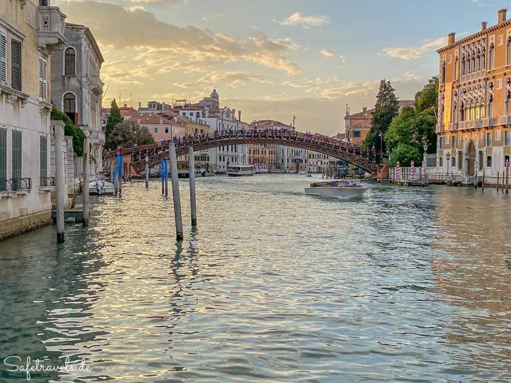 Ponte dell'Academia in Venedig