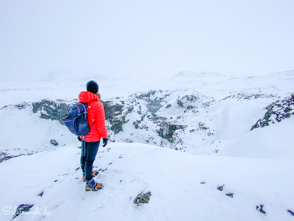 Blick auf den Steinbogafoss - Island Winter