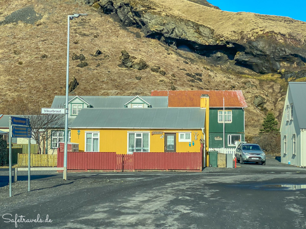 Bunte Häuser in Vik i Myrdal - Island