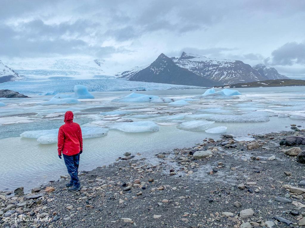 Blick auf Fjalljökull und Fjallsarlon im Winter