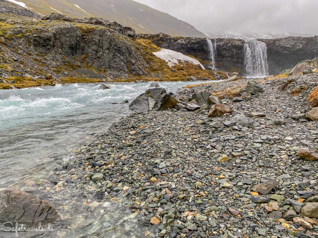 Skutafoss Winter Island